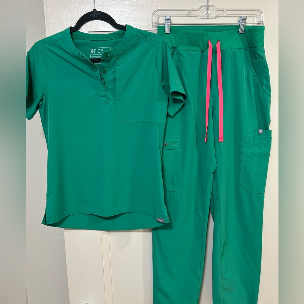Figs Green Scrub Set with Pink Drawstrings